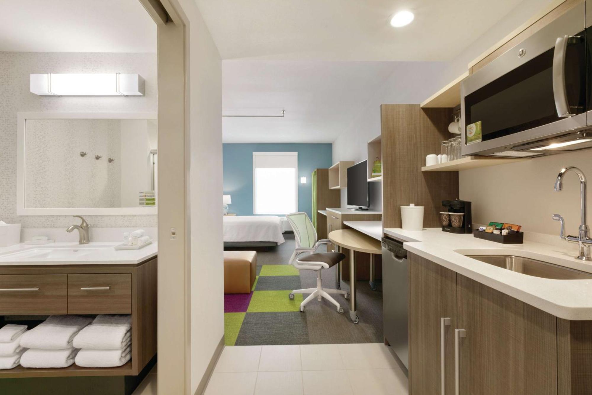 Home2 By Hilton Buffalo Airport Hotel 3*