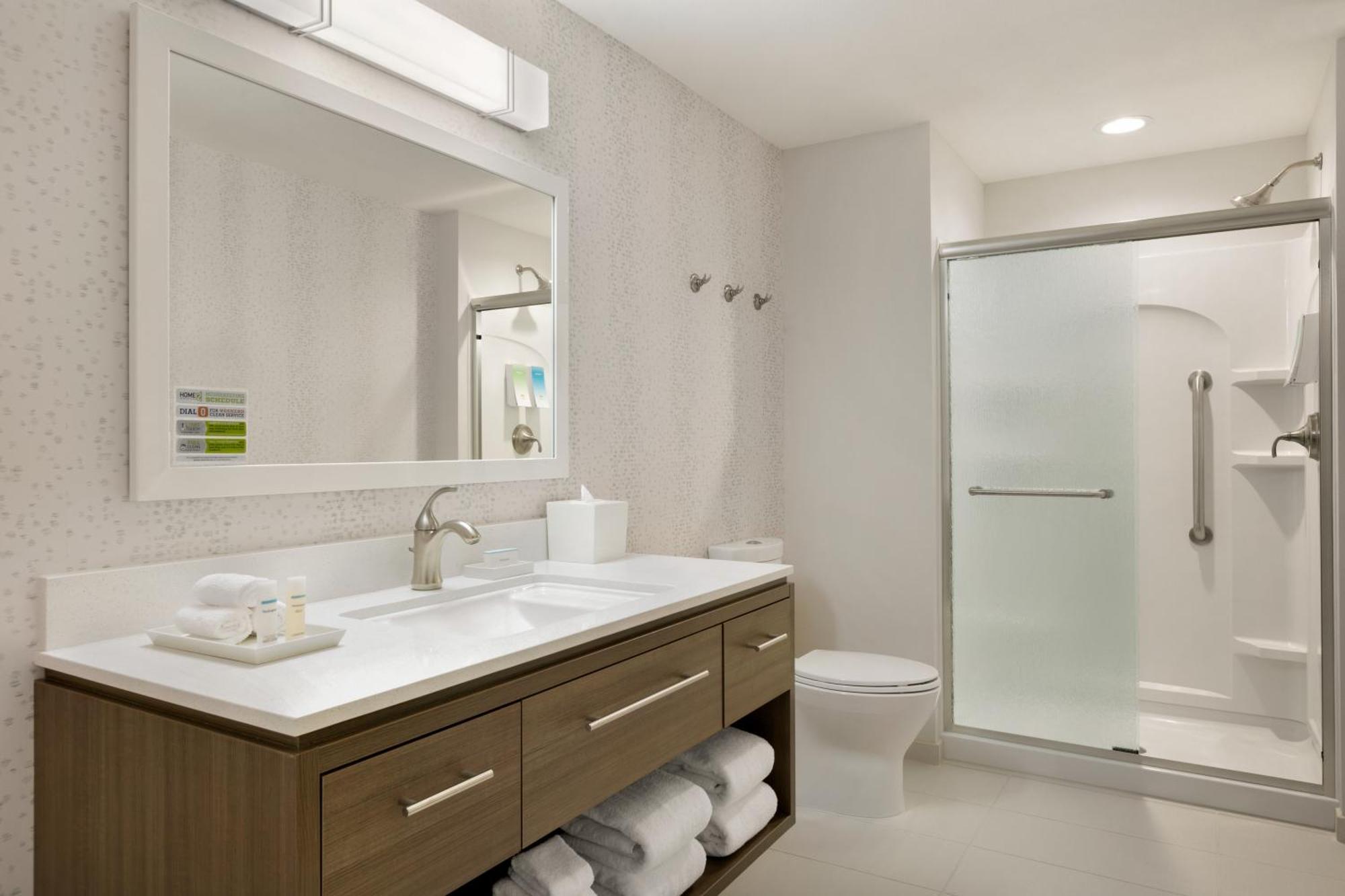 Hotel Home2 By Hilton Buffalo Airport 3*